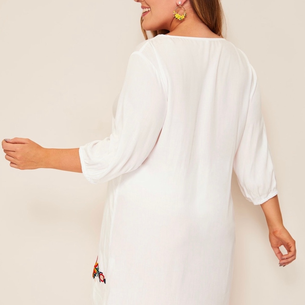 PLUS FLORAL EMBROIDERED V-NECK BOHO STYLE DRESS. - Picture 2 of 8